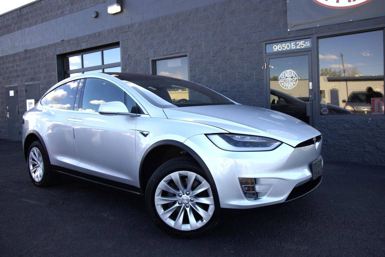 TESLA MODEL X 2018 5YJXCDE20JF111173 image